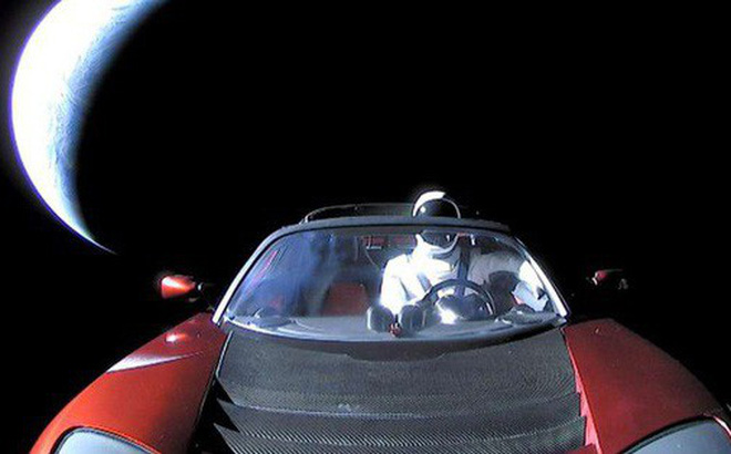 Tesla Roadster cùng người nộm Starman vượt sao Hỏa Tesla Roadster cùng người nộm Starman vượt sao Hỏa